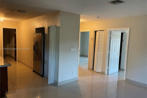 Villa ou maison à vendre à Dania Beach, Floride: 4 chambres, 95.04 m2 № 1994970 - photo 8