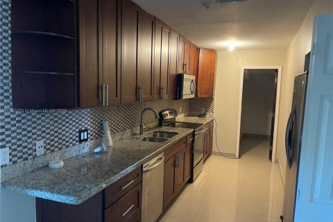 Villa ou maison à vendre à Dania Beach, Floride: 4 chambres, 95.04 m2 № 1994970 - photo 6