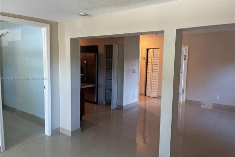 Villa ou maison à vendre à Dania Beach, Floride: 4 chambres, 95.04 m2 № 1994970 - photo 10