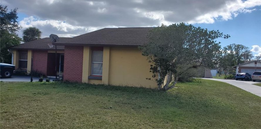 House in Poinciana, Florida 3 bedrooms, 118.45 sq.m. № 245235