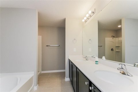 House in Poinciana, Florida 4 bedrooms, 176.79 sq.m. № 1841929 - photo 11