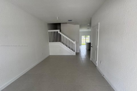 Villa ou maison à louer à Pembroke Pines, Floride: 3 chambres, 166.02 m2 № 1943005 - photo 5