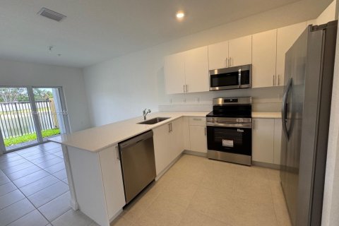 Villa ou maison à louer à Pembroke Pines, Floride: 3 chambres, 166.02 m2 № 1943005 - photo 7