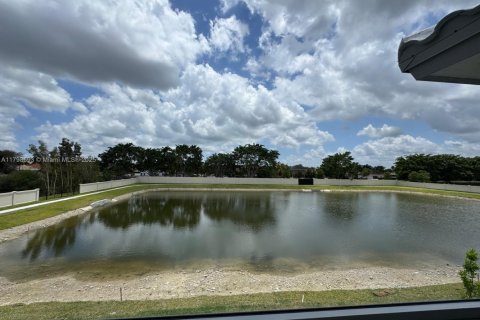 Снять в аренду виллу или дом в Пемброк-Пайнс, Флорида 3 спальни, 166.02м2, № 1943005 - фото 11