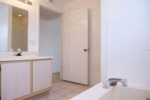 Condominio en alquiler en Orlando, Florida, 2 dormitorios, 136.19 m2 № 1880853 - foto 12