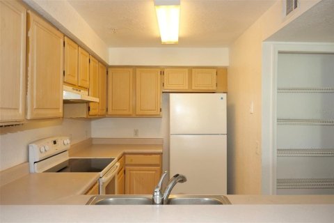 Condominio en alquiler en Orlando, Florida, 2 dormitorios, 136.19 m2 № 1880853 - foto 6