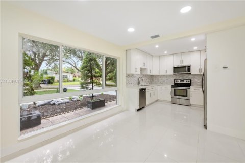 Casa en alquiler en Hollywood, Florida, 3 dormitorios, 148.74 m2 № 2055580 - foto 9