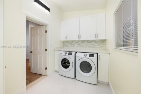 Casa en alquiler en Hollywood, Florida, 3 dormitorios, 148.74 m2 № 2055580 - foto 15