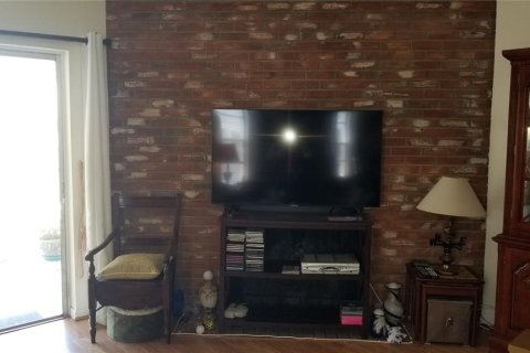 Townhouse in Treasure Island, Florida 2 bedrooms, 137.96 sq.m. № 1549935 - photo 12