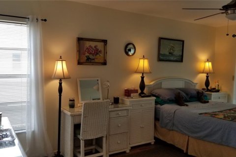 Townhouse in Treasure Island, Florida 2 bedrooms, 137.96 sq.m. № 1549935 - photo 28