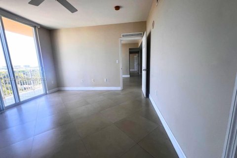 Condo in Miami, Florida, 2 bedrooms  № 2262812 - photo 7