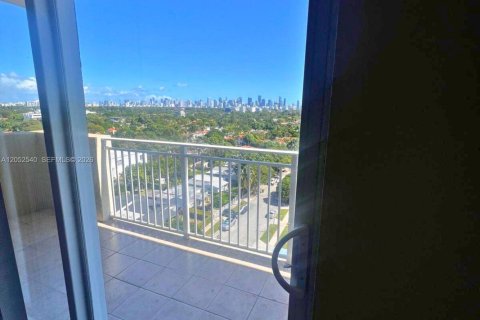 Condo in Miami, Florida, 2 bedrooms  № 2262812 - photo 25