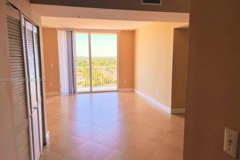 Condo in Miami, Florida, 2 bedrooms  № 2262812 - photo 17