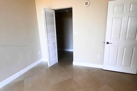 Condo in Miami, Florida, 2 bedrooms  № 2262812 - photo 10