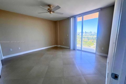 Condo in Miami, Florida, 2 bedrooms  № 2262812 - photo 8
