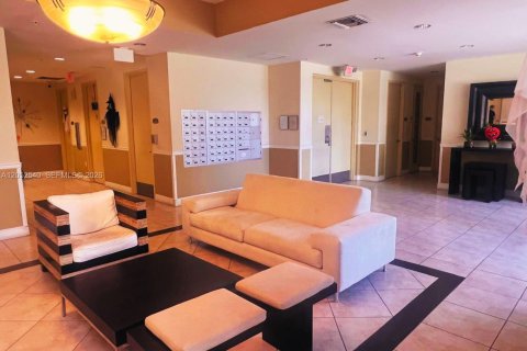 Condo in Miami, Florida, 2 bedrooms  № 2262812 - photo 6