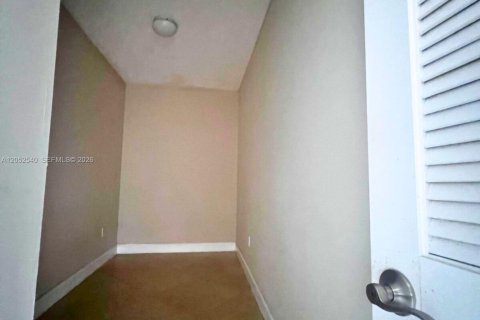 Condo in Miami, Florida, 2 bedrooms  № 2262812 - photo 16