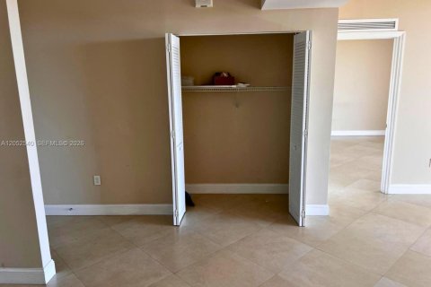 Condo in Miami, Florida, 2 bedrooms  № 2262812 - photo 18