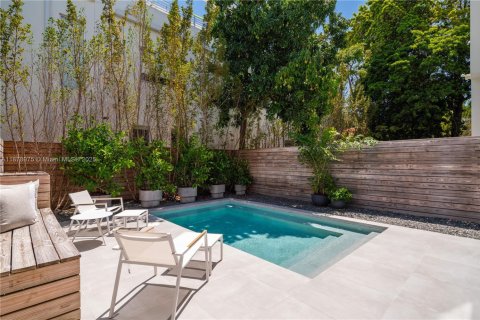 Touwnhouse à vendre à Miami, Floride: 5 chambres, 377.09 m2 № 1928740 - photo 3