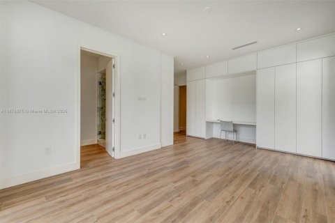 Touwnhouse à vendre à Miami, Floride: 5 chambres, 377.09 m2 № 1928740 - photo 15