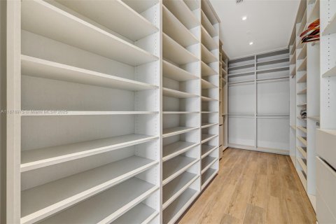 Touwnhouse à vendre à Miami, Floride: 5 chambres, 377.09 m2 № 1928740 - photo 9