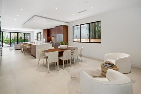 Touwnhouse à vendre à Miami, Floride: 5 chambres, 377.09 m2 № 1928740 - photo 1
