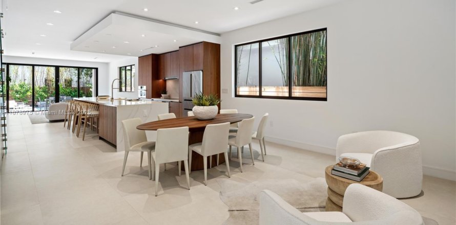 Touwnhouse à Miami, Floride 5 chambres, 377.09 m2 № 1928740