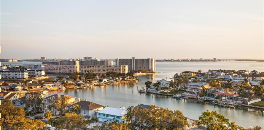 Condominio en Saint Petersburg, Florida, 2 dormitorios № 1510762