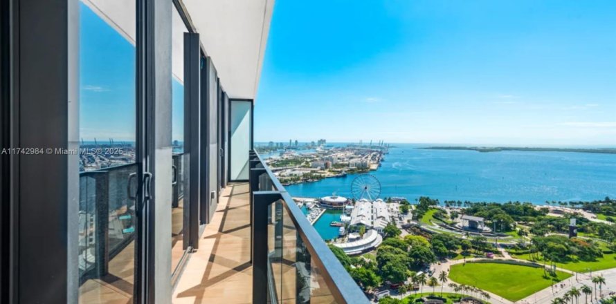 Condominio en Miami, Florida, 1 dormitorio  № 1490744