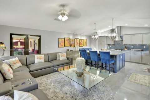 Casa en venta en Cutler Bay, Florida, 4 dormitorios, 263.56 m2 № 1965893 - foto 11