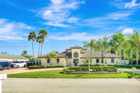 Casa en venta en Cutler Bay, Florida, 4 dormitorios, 263.56 m2 № 1965893 - foto 1