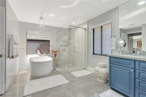 Casa en venta en Cutler Bay, Florida, 4 dormitorios, 263.56 m2 № 1965893 - foto 14