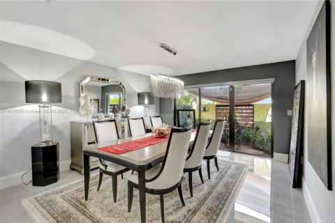 Casa en venta en Cutler Bay, Florida, 4 dormitorios, 263.56 m2 № 1965893 - foto 8