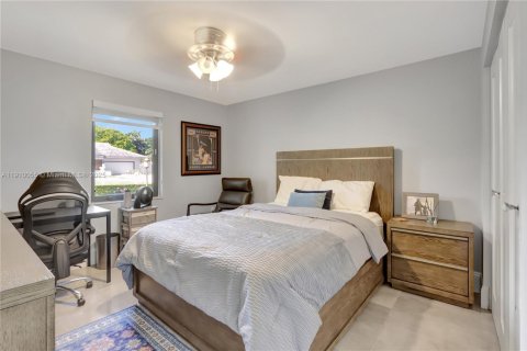 Casa en venta en Cutler Bay, Florida, 4 dormitorios, 263.56 m2 № 1965893 - foto 17