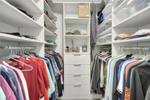 Casa en venta en Cutler Bay, Florida, 4 dormitorios, 263.56 m2 № 1965893 - foto 16