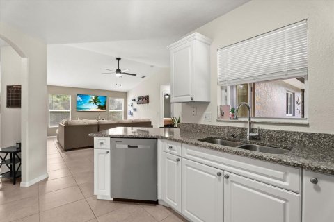 Villa ou maison à vendre à North Port, Floride: 3 chambres, 160.54 m2 № 2424212 - photo 3