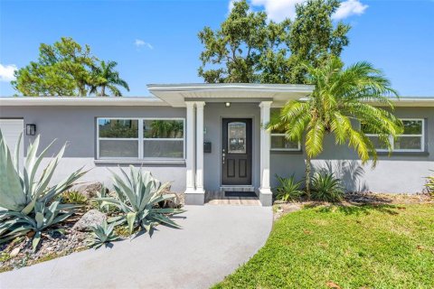Villa ou maison à Saint Petersburg, Floride 3 chambres, 174.19 m2 № 2348078