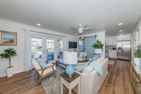 Condominio en alquiler en Saint Petersburg, Florida, 1 dormitorio, 76.46 m2 № 1733420 - foto 2