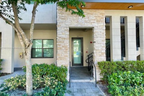 Кондоминиум с 2 спальнями в Дорал, Флорида № 2018517