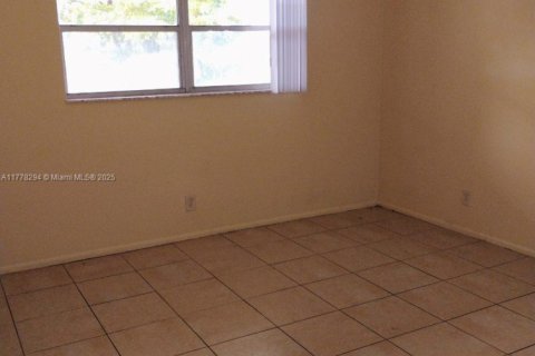 Copropriété à vendre à Tamarac, Floride: 2 chambres, 88.16 m2 № 1863972 - photo 8