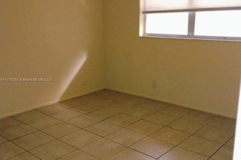 Copropriété à vendre à Tamarac, Floride: 2 chambres, 88.16 m2 № 1863972 - photo 6