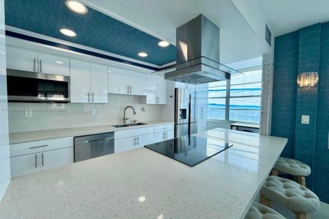 Condo à Aventura, Floride, 2 chambres  № 2039433