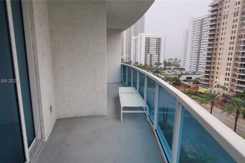 Condominio en venta en Hallandale Beach, Florida, 3 dormitorios, 167.41 m2 № 1862087 - foto 3