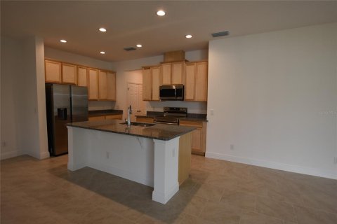 Villa ou maison à louer à Groveland, Floride: 4 chambres, 182.83 m2 № 2102355 - photo 3