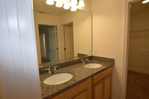 Villa ou maison à louer à Groveland, Floride: 4 chambres, 182.83 m2 № 2102355 - photo 23