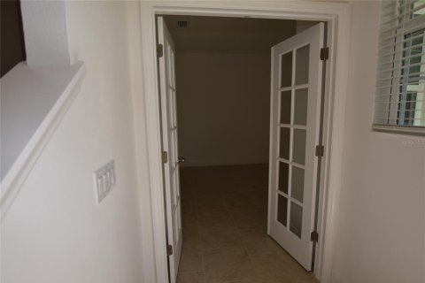 Villa ou maison à louer à Groveland, Floride: 4 chambres, 182.83 m2 № 2102355 - photo 15
