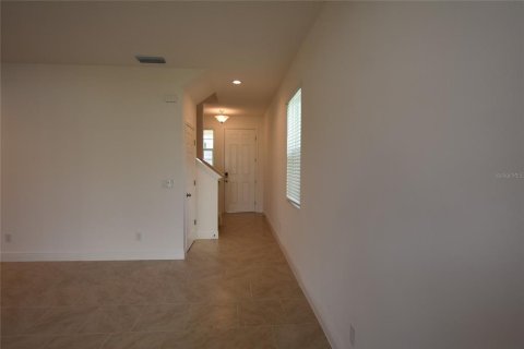 Villa ou maison à louer à Groveland, Floride: 4 chambres, 182.83 m2 № 2102355 - photo 4