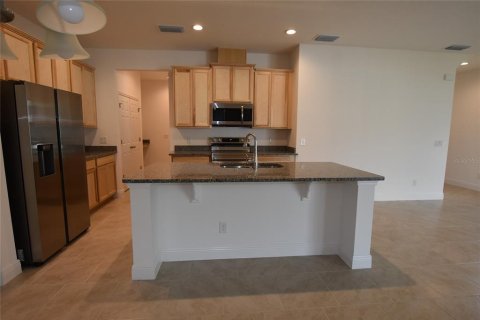 Villa ou maison à louer à Groveland, Floride: 4 chambres, 182.83 m2 № 2102355 - photo 2