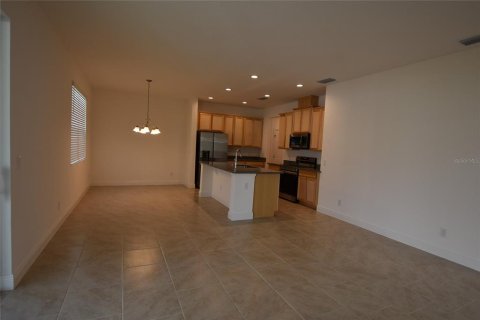 Villa ou maison à louer à Groveland, Floride: 4 chambres, 182.83 m2 № 2102355 - photo 5