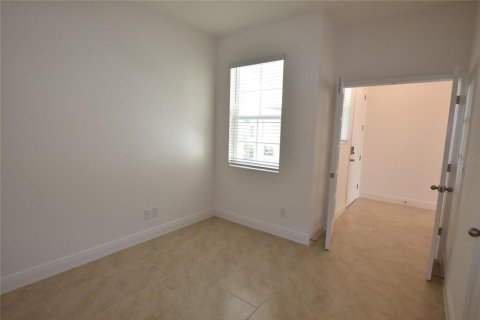 Villa ou maison à louer à Groveland, Floride: 4 chambres, 182.83 m2 № 2102355 - photo 17